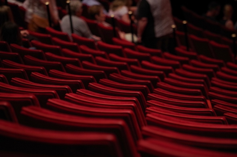 Hoe maak ik het management van het theater bewust van het belang van brandveiligheid?